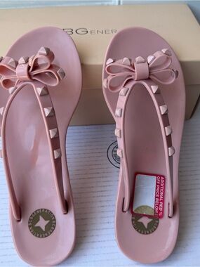 BCBGeneration Pink Bow Studded Jelly Sandals Size 8
